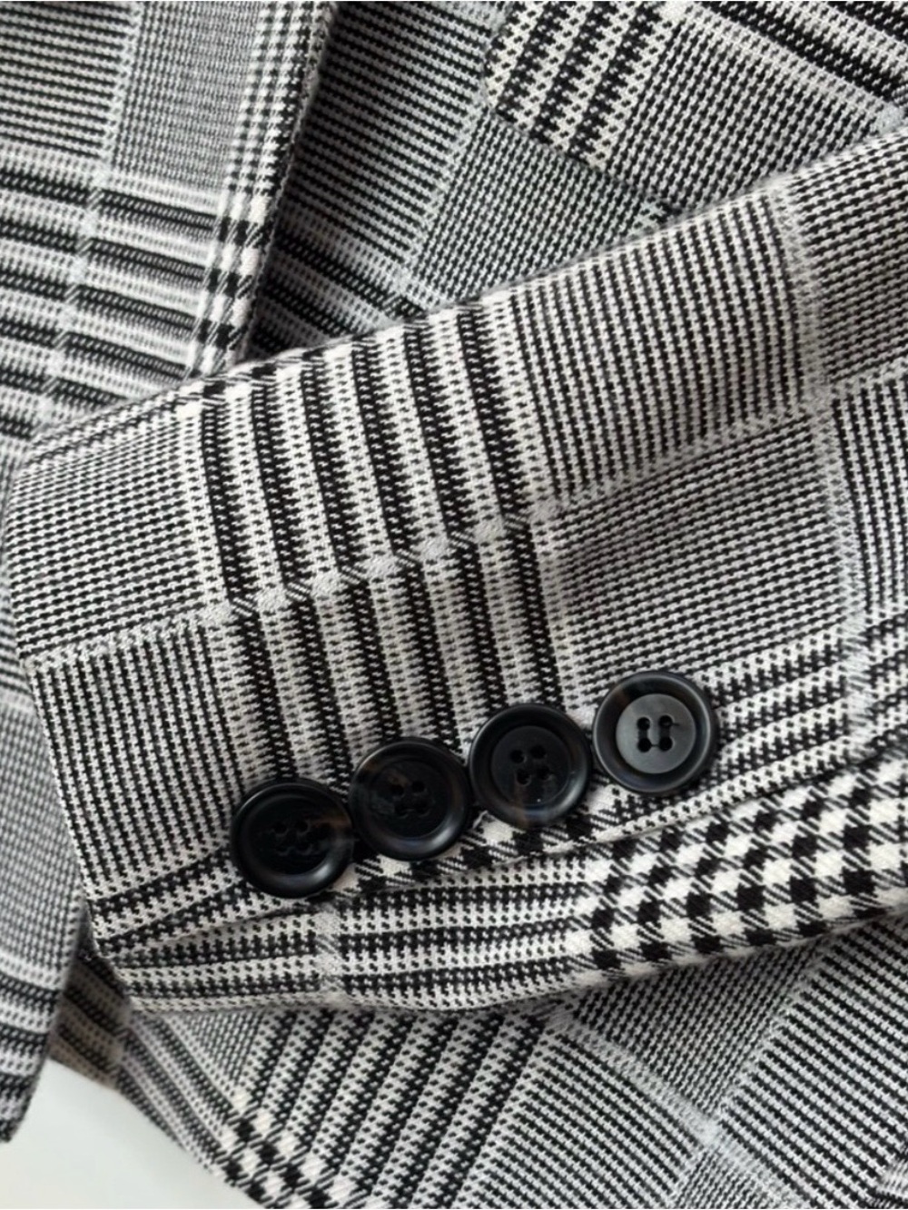 *Evereve * Dawson Plaid Blazer *
Black & White Plaid with Hoodie Insert* - Picture 6 of 11
